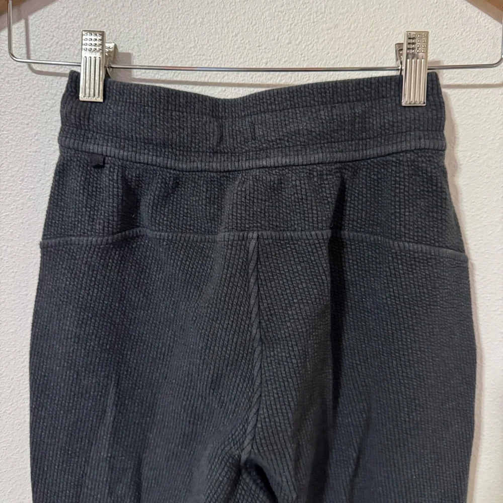 Lululemon Ribbed High-Rise Jogger 25